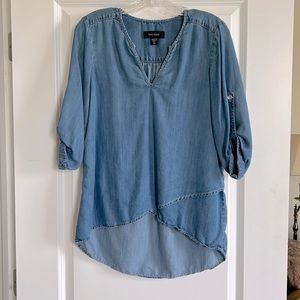 Karen Kane soft chambray top XS. Longer length in back, excellent condition!